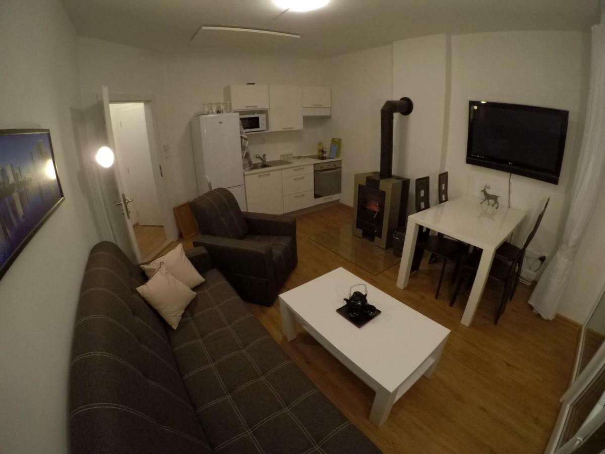 Reggie - Apartment *