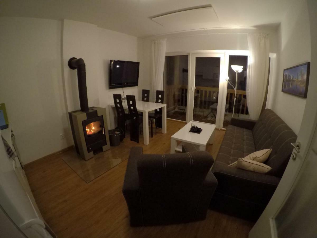 Reggie - Apartment *